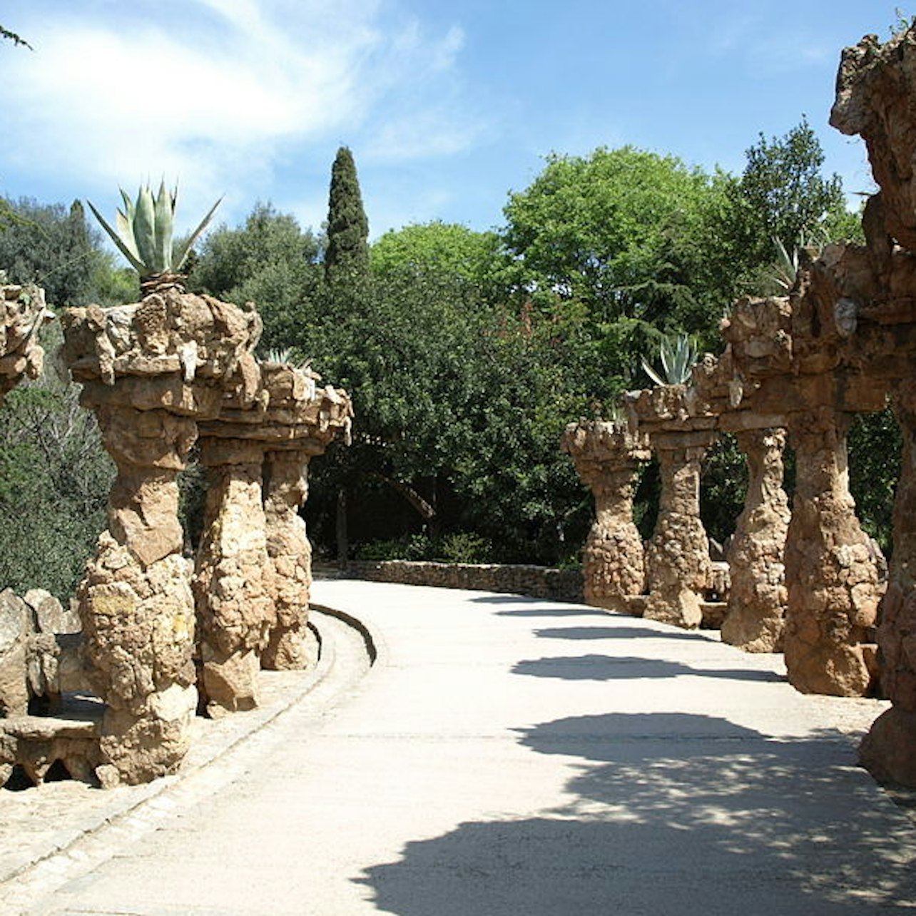 Airport shuttle bus connecting the airport to the Sagrada Familia and Park Güell (12/12)