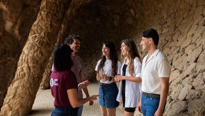 Barcelona : Park Guell Small Guided Tour & Skip the Line Ticket