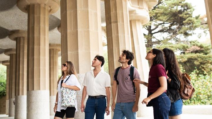 Barcelona : Park Guell Small Guided Tour & Skip the Line Ticket