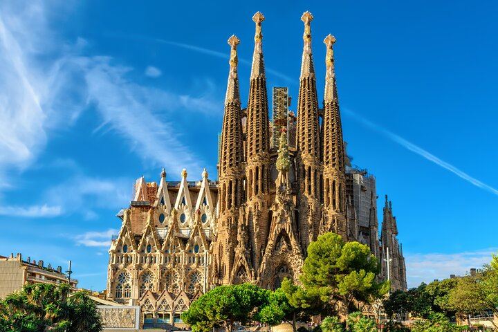 Exterior de la Sagrada Familia en un tour privado en grupo pequeño en Barcelona