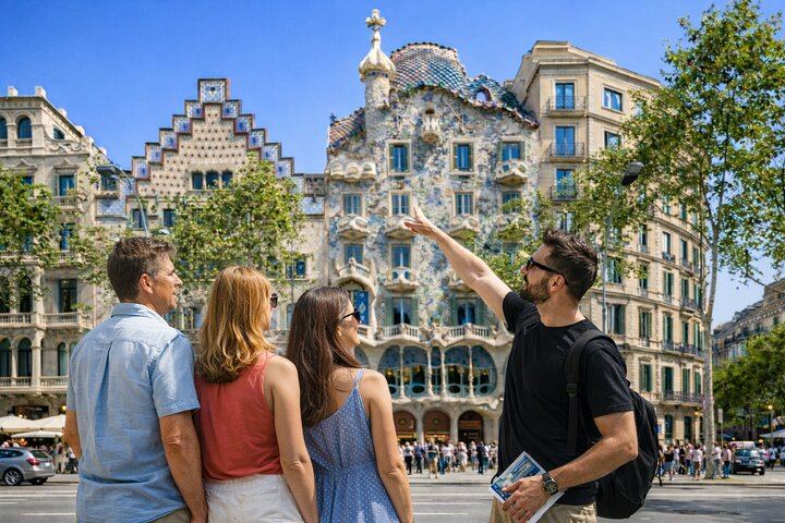 Legado modernista de Gaudí : recorrido a pie en grupos pequeños