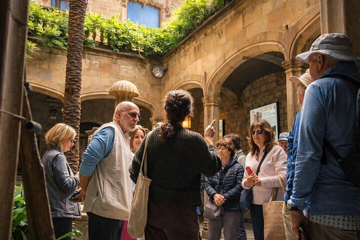 Legado modernista de Gaudí : recorrido a pie en grupos pequeños