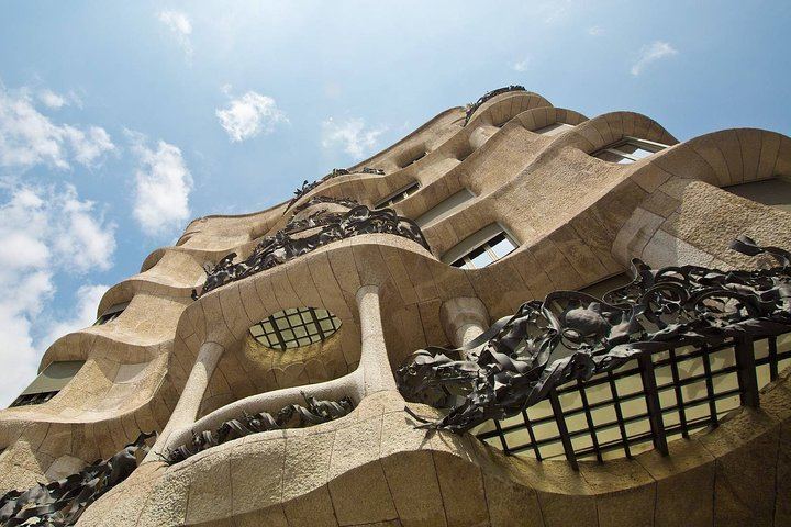 Legado modernista de Gaudí : recorrido a pie en grupos pequeños