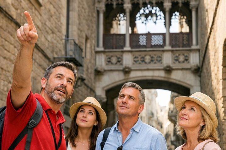 Legado modernista de Gaudí : recorrido a pie en grupos pequeños