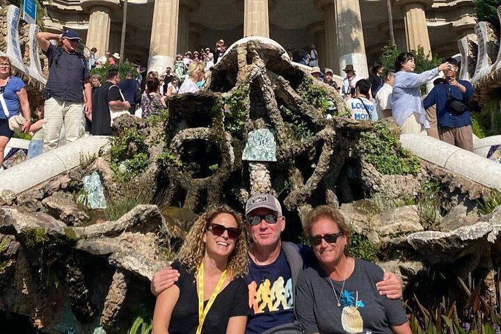 Maravillas de Gaudí: Tour Privado por el Parque Güell y la Sagrada Familia