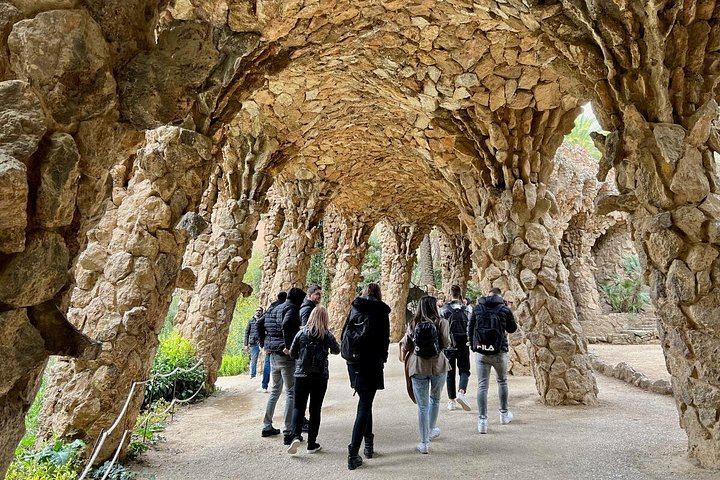 Park Güell for a group of six: the garden city that was never built (6/12)
