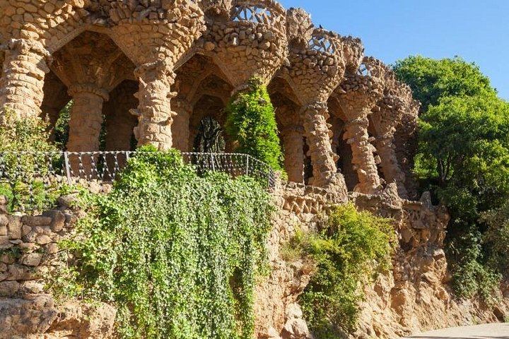 Park Güell for a group of six: the garden city that was never built (7/12)