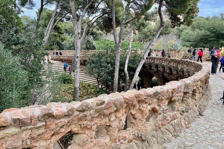 Park Güell for a group of six: the garden city that was never built (10/12)