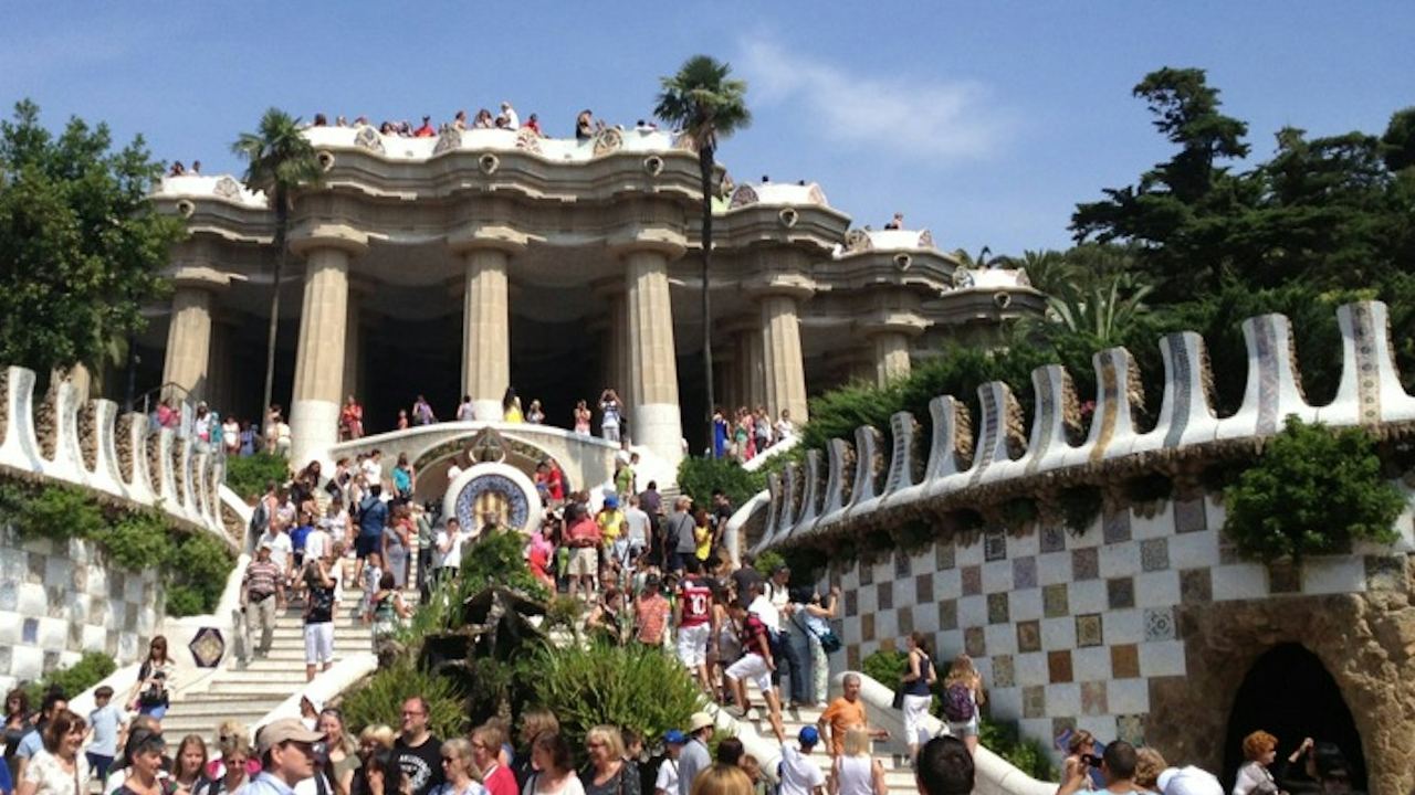 Park Güell with a guide: What was Modernism, and why did it flourish here? (4/9)