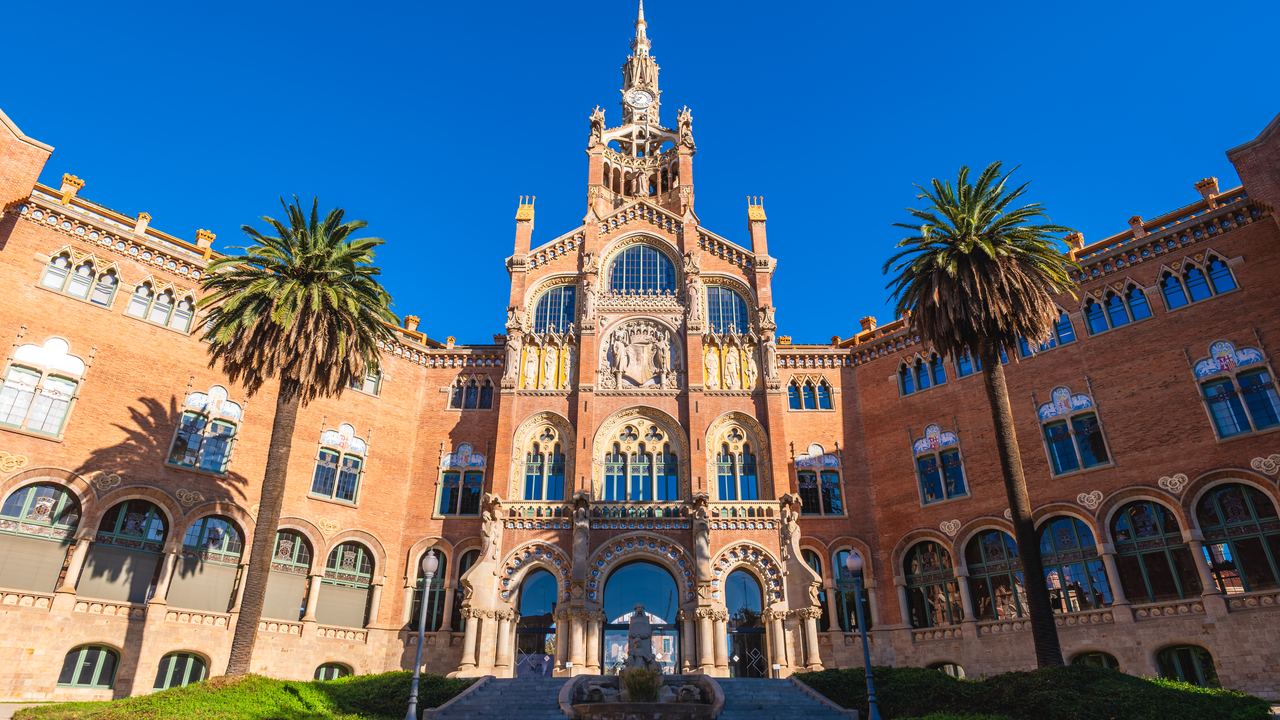 The central pavilion, constructed of brick and mosaic, is part of the Hospital de la Santa Creu i Sant Pau complex in Barcelona, and was designed by Lluís Domènech i Montaner