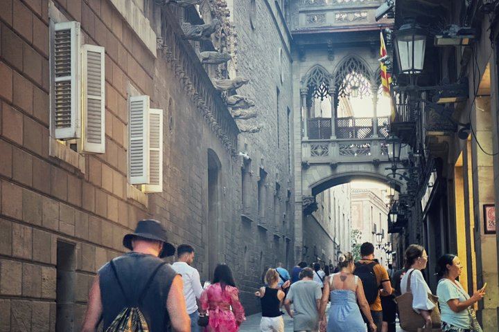 Recorrido a pie por las Ramblas, el casco antiguo, la arquitectura gótica y Gaudí