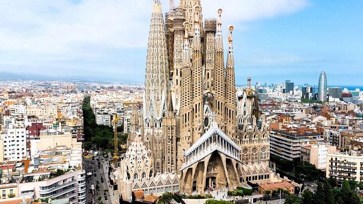Sagrada Família: Entrance tickets and express access, available for regular or small groups (2/12)