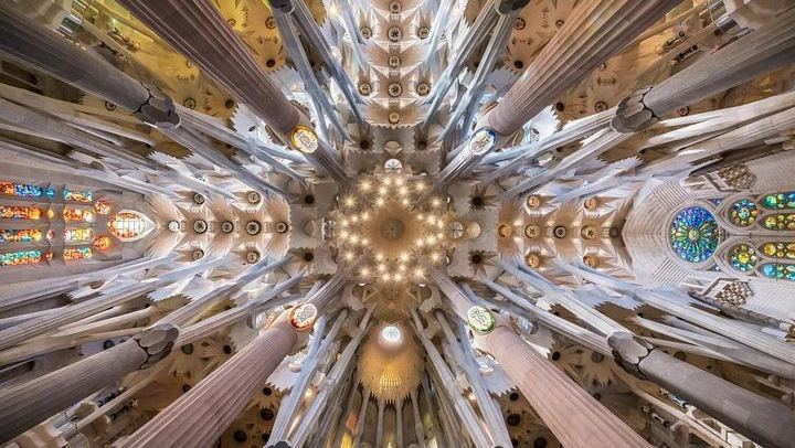 Sagrada Família: Entrance tickets and express access, available for regular or small groups (1/12)
