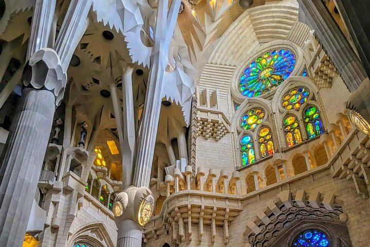 Sagrada Família: Entrance tickets and express access, available for regular or small groups (6/12)