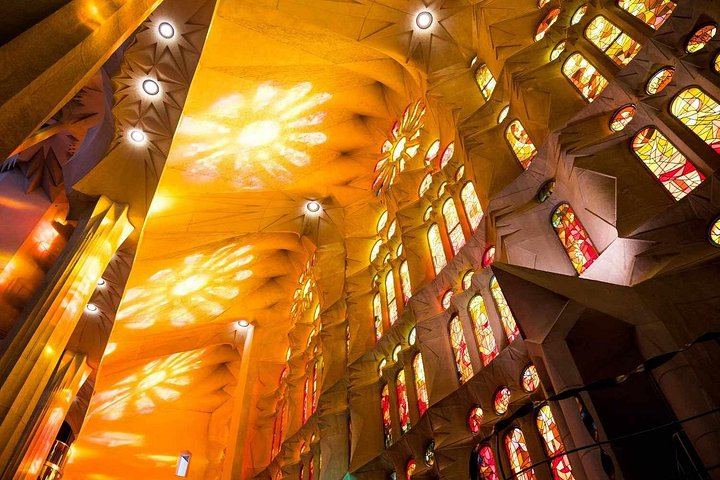 Sagrada Família: Entrance tickets and express access, available for regular or small groups (11/12)