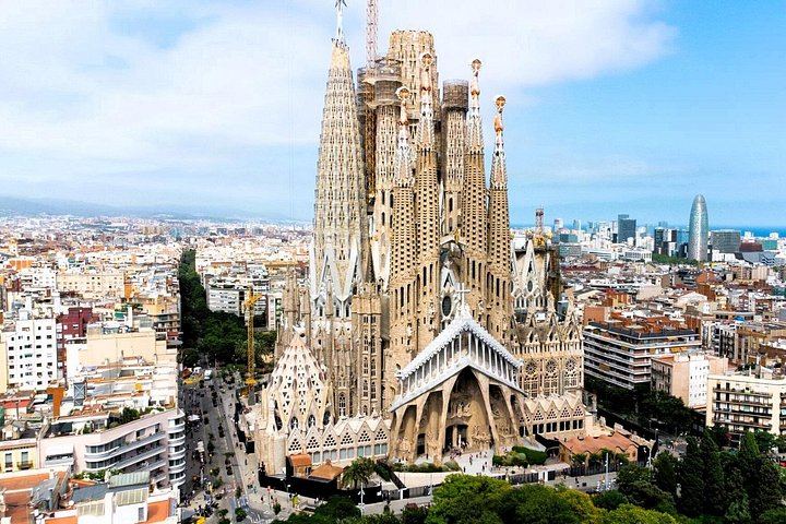 Sagrada Família: Entrance tickets and express access, available for regular or small groups (2/12)