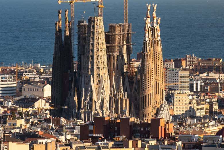 Sagrada Familia tour with a guide, including a visit to one of the towers, reaching a height of 65 meters (4/4)