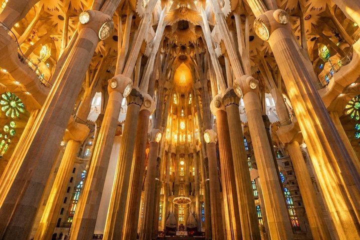 Sagrada Familia tour: 90 minutes, available for small or large groups, departing from Ringels (3/12)