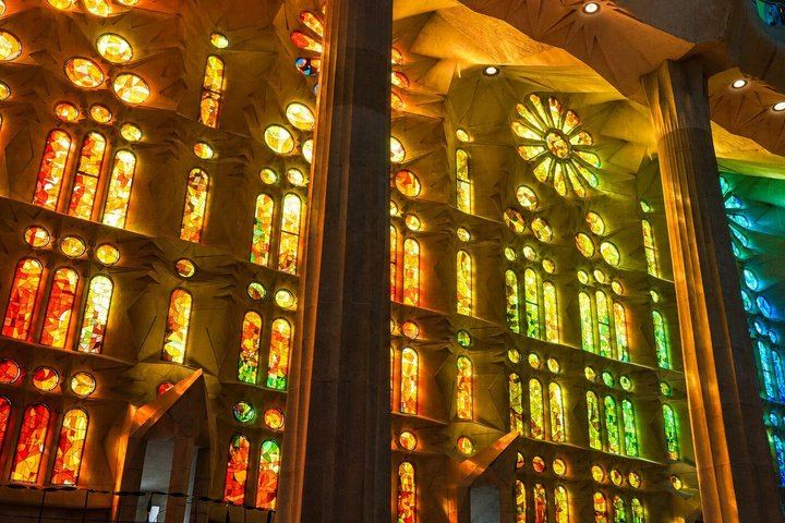 Sagrada Familia tour: 90 minutes, available for small or large groups, departing from Ringels (8/12)