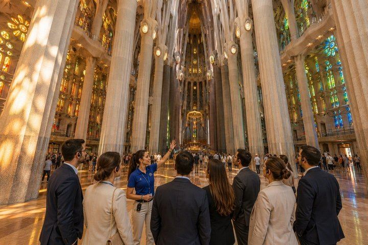 Sagrada Familia tour: 90 minutes, available for small or large groups, departing from Ringels (12/12)