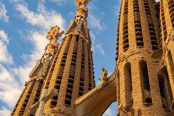 Sagrada Familia tour: 90 minutes, available for small or large groups, departing from Ringels (9/12)