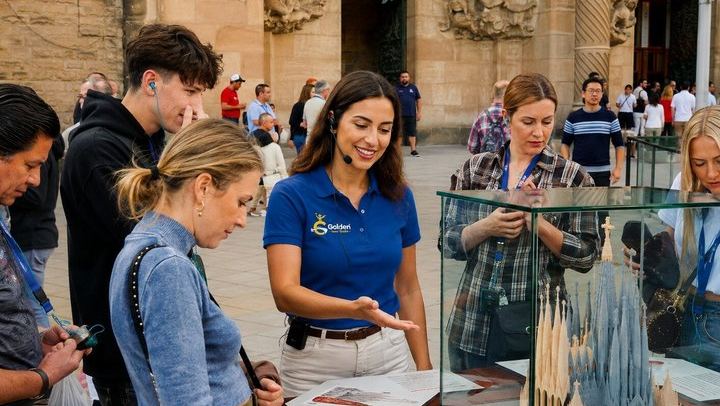 Sagrada Familia tour: 90 minutes, available for small or large groups, departing from Ringels (4/12)