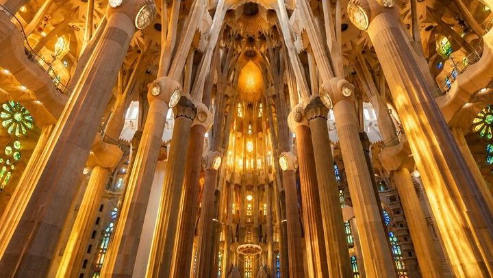 Sagrada Familia tour: 90 minutes, available for small or large groups, departing from Ringels (3/12)