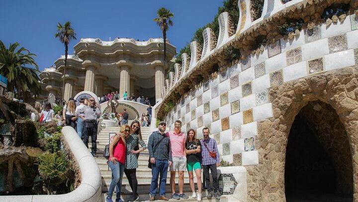 Tour privado en bicicleta eléctrica por el legado de Gaudí con el Parque Güell