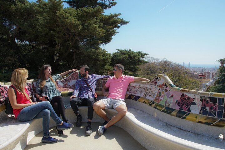 Tour privado en bicicleta eléctrica por el legado de Gaudí con el Parque Güell