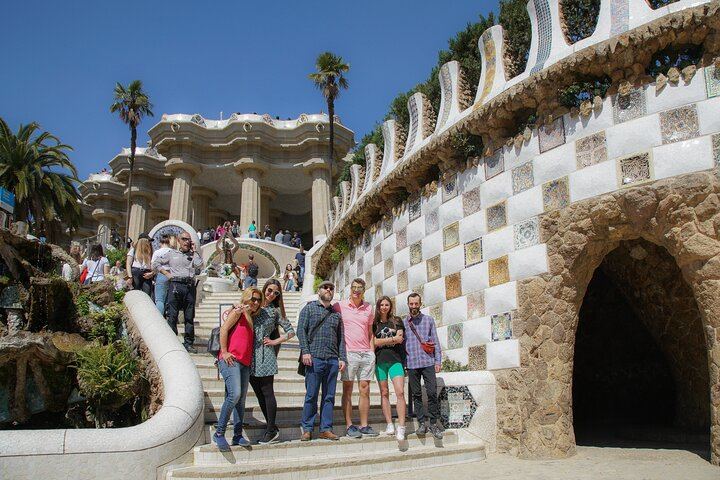 Tour privado en bicicleta eléctrica por el legado de Gaudí con el Parque Güell