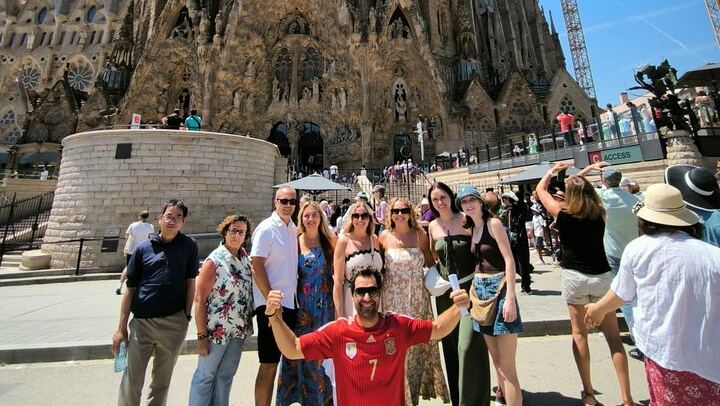 Tour privado por Barcelona y Park Güell con recogida en el hotel