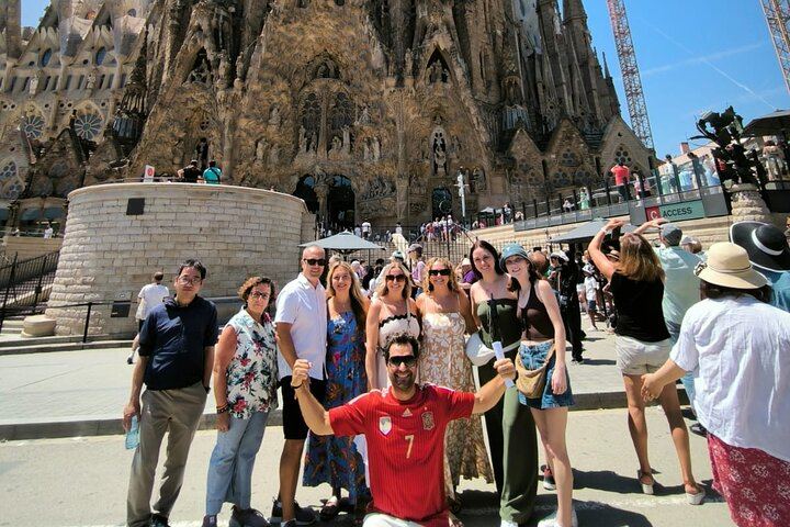 Tour privado por Barcelona y Park Güell con recogida en el hotel