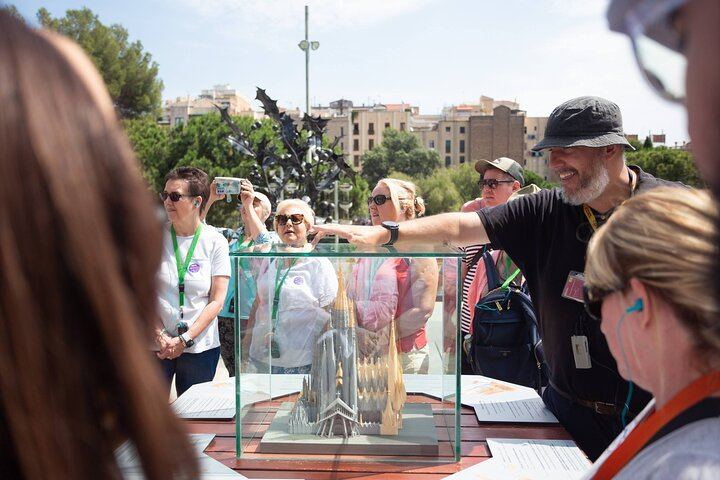 Visita Guiada Sagrada Familia y Parque Güell